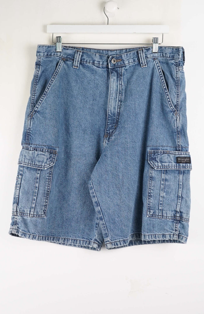VINTAGE WRANGLER CARGO SHORTS W36