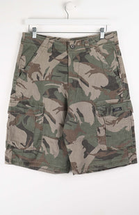 VINTAGE WRANGLER CAMO CARGO SHORTS W32