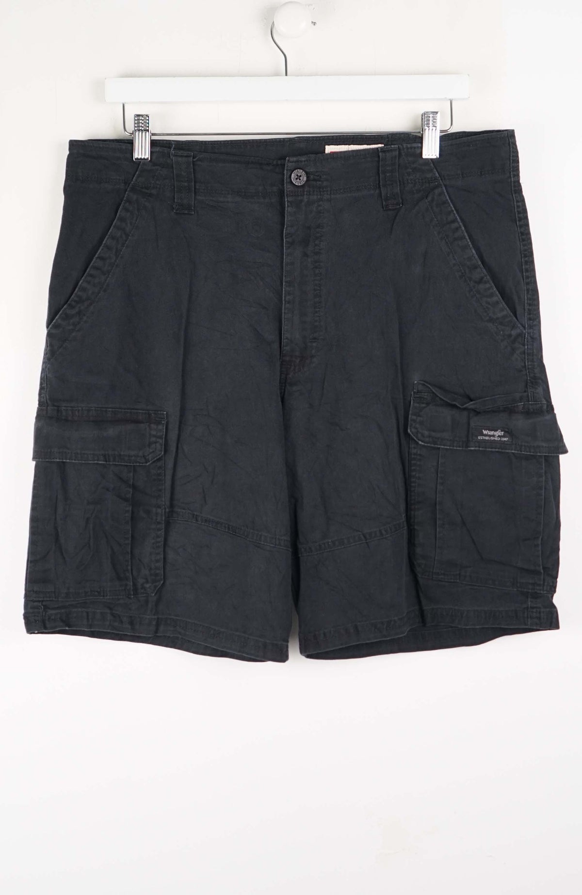 VINTAGE WRANGLER CARGO SHORTS W36